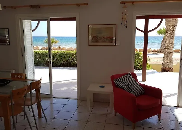 ヴィラ On The Beachfront, Ayia Thekla, Marina