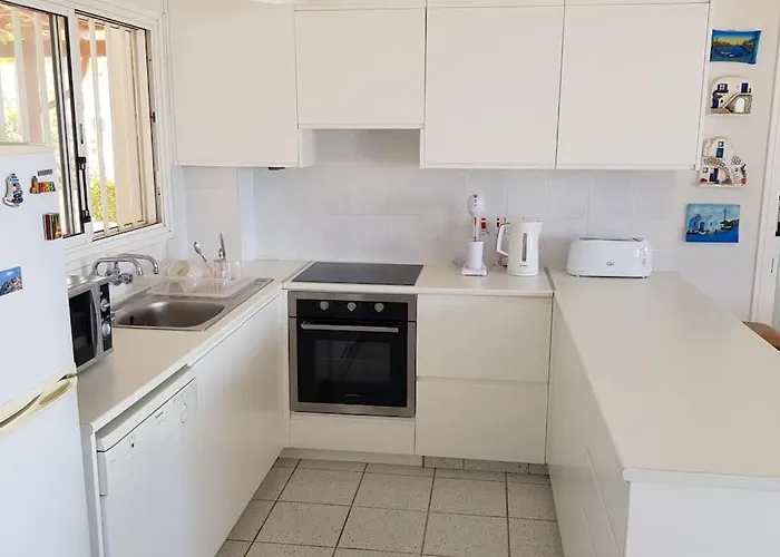 ヴィラ On The Beachfront, Ayia Thekla, Marina アヤナパ