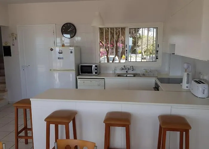 On The Beachfront, Ayia Thekla, Marina * アヤナパ